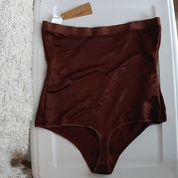 SKIMS Barely There Shapewear High Waist Thong - Picture 5 of 10